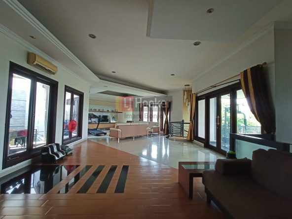 Rumah Grha Candi Golf Semarang Selatan