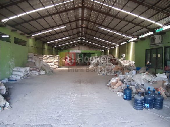 Gudang Pangkalan Truk Genuk Semarang Timur