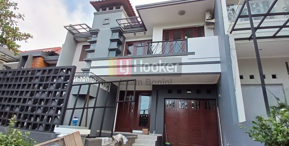 Rumah Grha Candi Golf Semarang Selatan