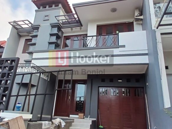 Rumah Grha Candi Golf Semarang Selatan