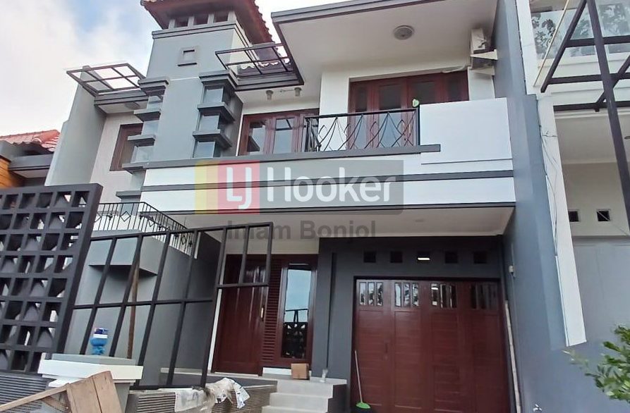 Rumah Grha Candi Golf Semarang Selatan