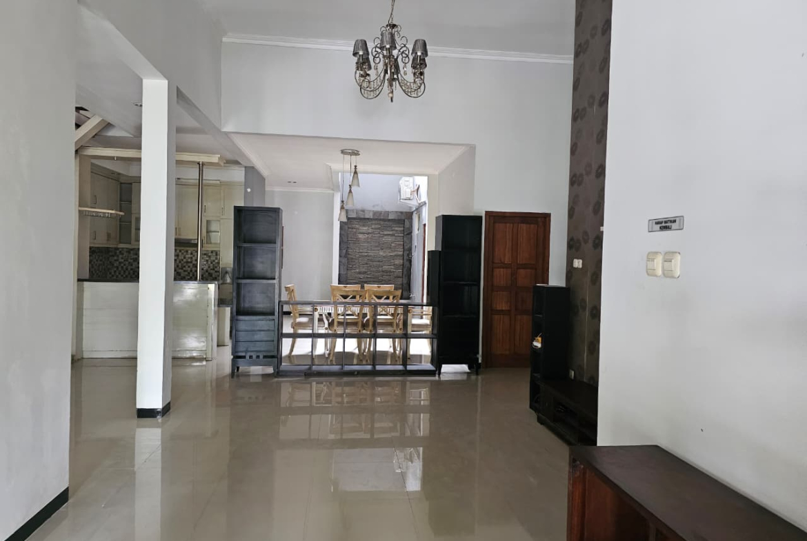 Jual Rumah Graha Estetika.Banyumanik
